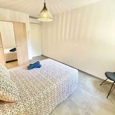 2 Chambres Acces Piscine Apartment *